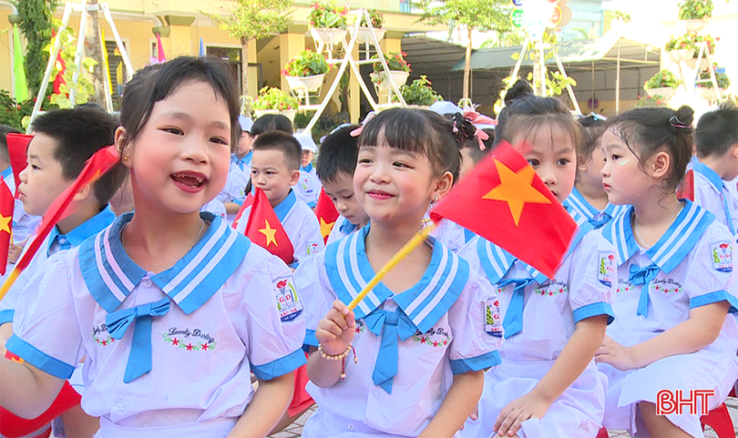 ...lấp lánh niềm vui trong chặng đường mới.