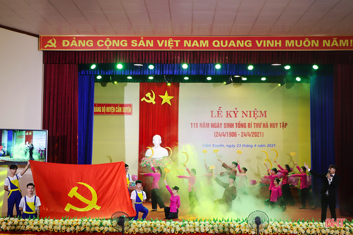 Noi gương Tổng Bí thư Hà Huy Tập, mỗi cán bộ, đảng viên phải luôn đặt mình vào hoàn cảnh người dân để xử lý công việc hiệu quả, kịp thời