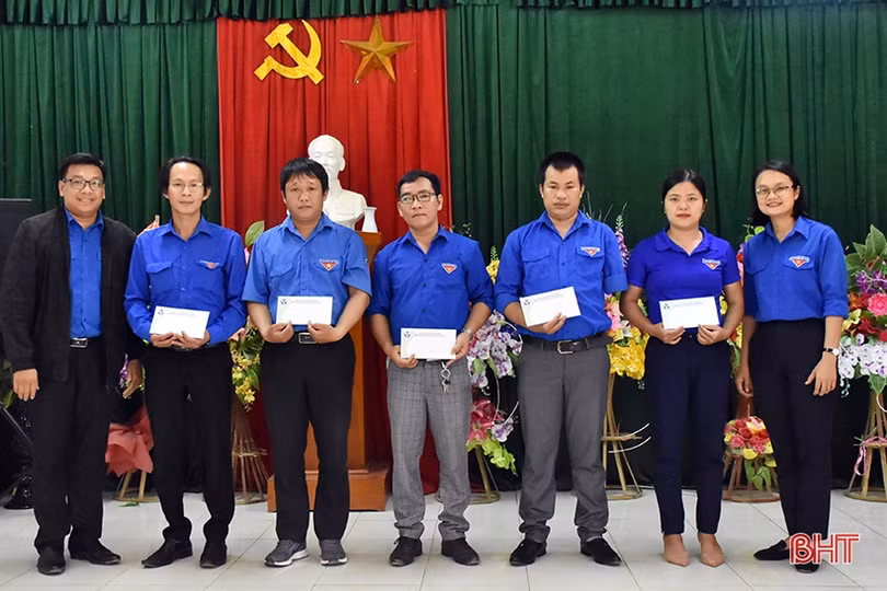 Nhiều tổ chức, doanh nghiệp tiếp tục hướng về Hà Tĩnh sau lũ