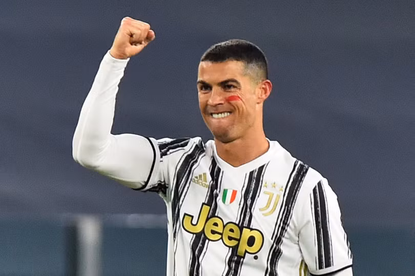 Ronaldo lập cú đúp bàn thắng trong 4 phút