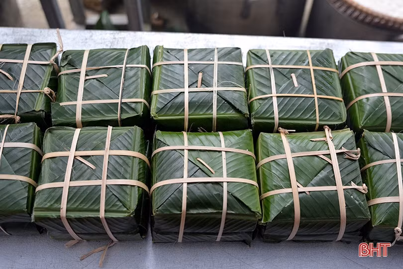 Gói 1.200 bánh chưng dâng lên Lễ hội đền Cả - Dinh đô quan Hoàng Mười