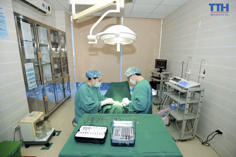 Cơ hội “vàng” cho người dân Hà Tĩnh trồng răng Implant tại Bệnh viện Thái Thượng Hoàng – TP. Vinh