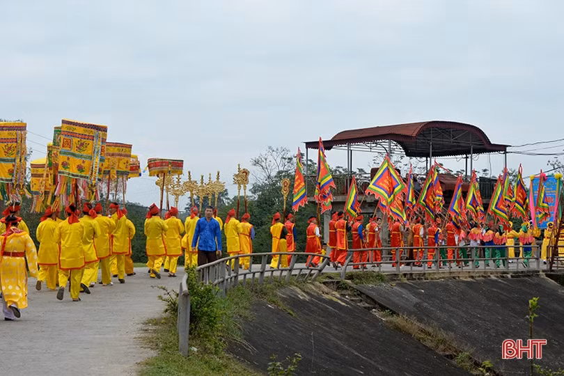 Tưng bừng khai hội Đền Cả - Dinh đô Quan Hoàng Mười ở Hà Tĩnh
