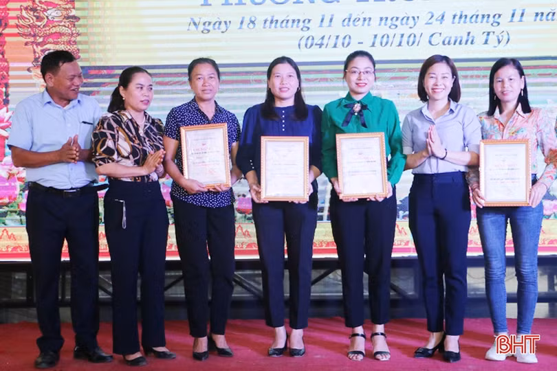 Tưng bừng khai hội Đền Cả - Dinh đô Quan Hoàng Mười ở Hà Tĩnh