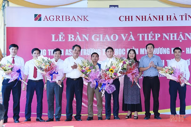 Agribank Hà Tĩnh II bàn giao công trình 3 tỷ đồng cho Trường Tiểu học Điền Mỹ