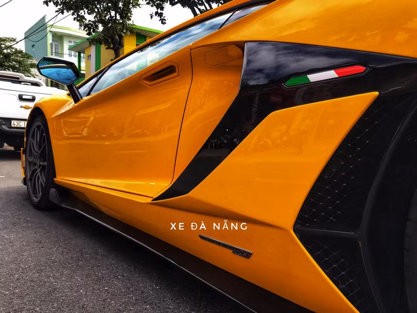 Cận cảnh siêu phẩm Lamborghini Aventador SVJ vừa “cập bến” Việt Nam
