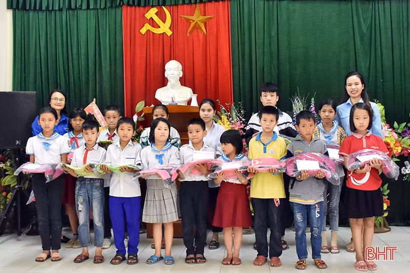 Nhiều tổ chức, doanh nghiệp tiếp tục hướng về Hà Tĩnh sau lũ