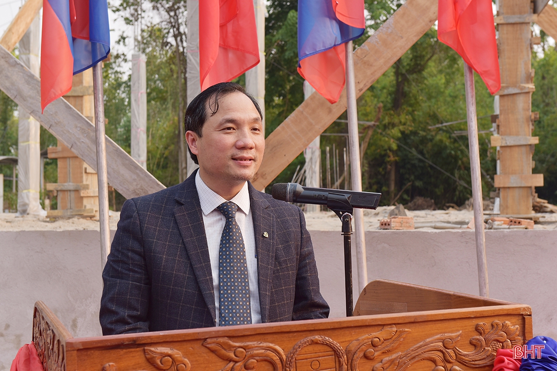 Lãnh đạo Hà Tĩnh chúc tết Bunpimay, dự khởi công bệnh xá quân dân y kết hợp tại Bolykhămxay