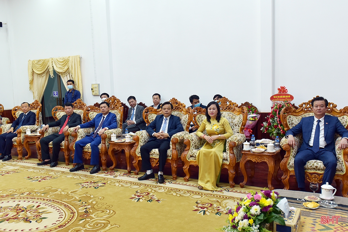 Lãnh đạo Hà Tĩnh chúc tết Bunpimay, dự khởi công bệnh xá quân dân y kết hợp tại Bolykhămxay