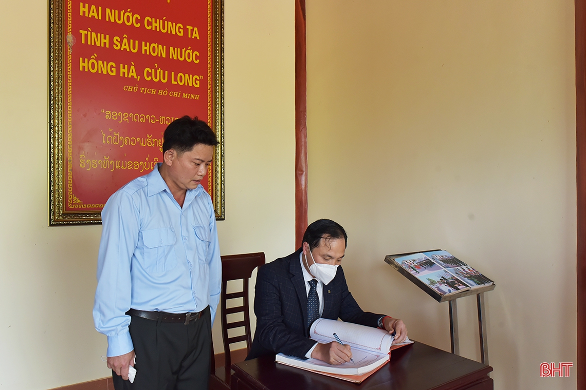 Lãnh đạo Hà Tĩnh chúc tết Bunpimay, dự khởi công bệnh xá quân dân y kết hợp tại Bolykhămxay