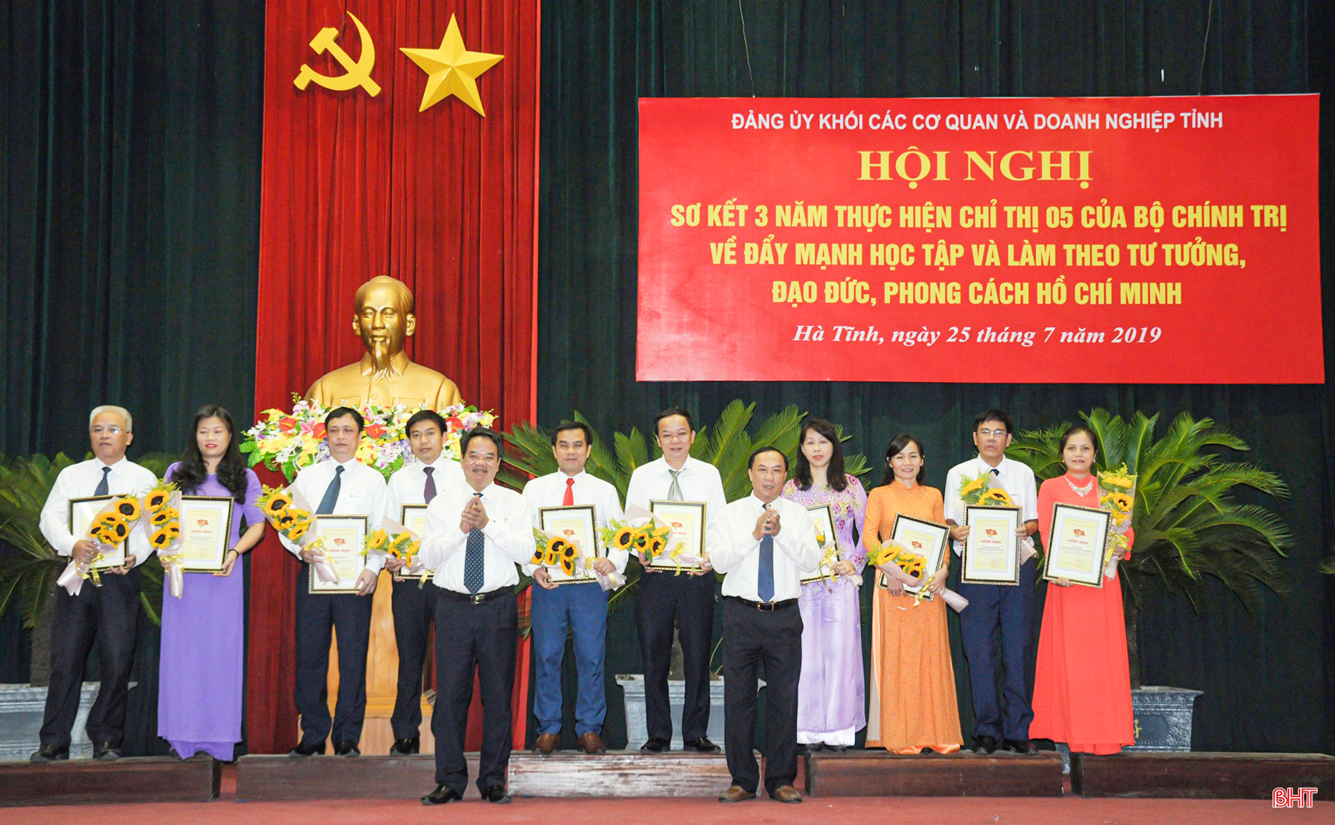 Học tập và làm theo gương Bác gắn với thực tiễn tại cơ quan, doanh nghiệp ở Hà Tĩnh