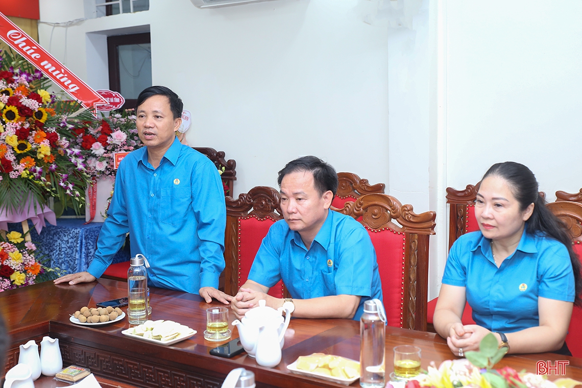 Tiếp tục khơi dậy phong trào thi đua trong người lao động, tổ chức công đoàn