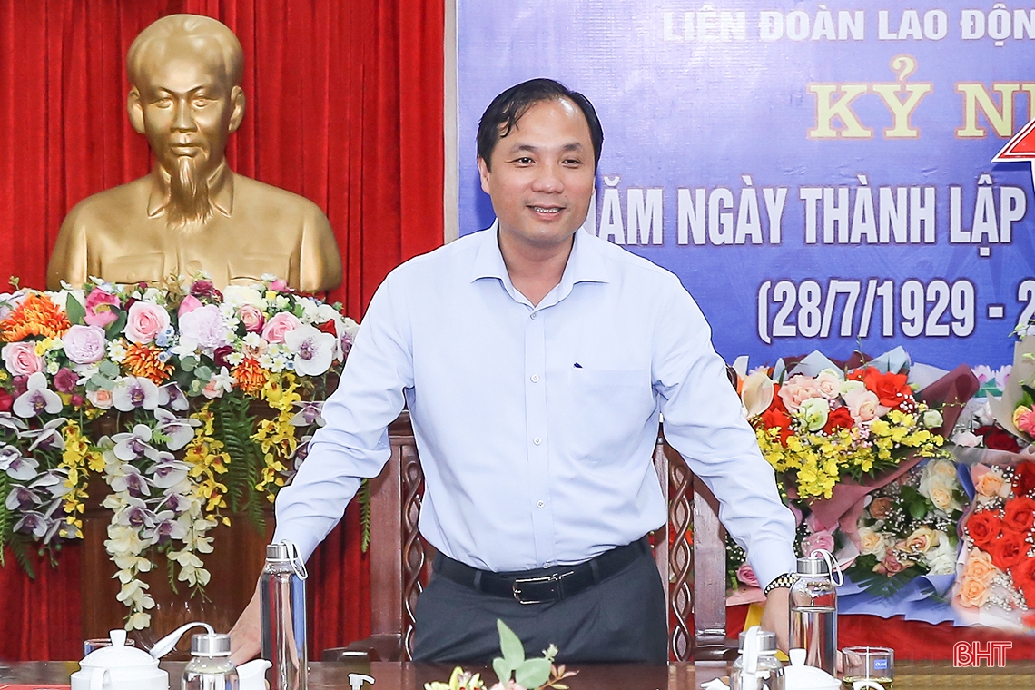 Tiếp tục khơi dậy phong trào thi đua trong người lao động, tổ chức công đoàn