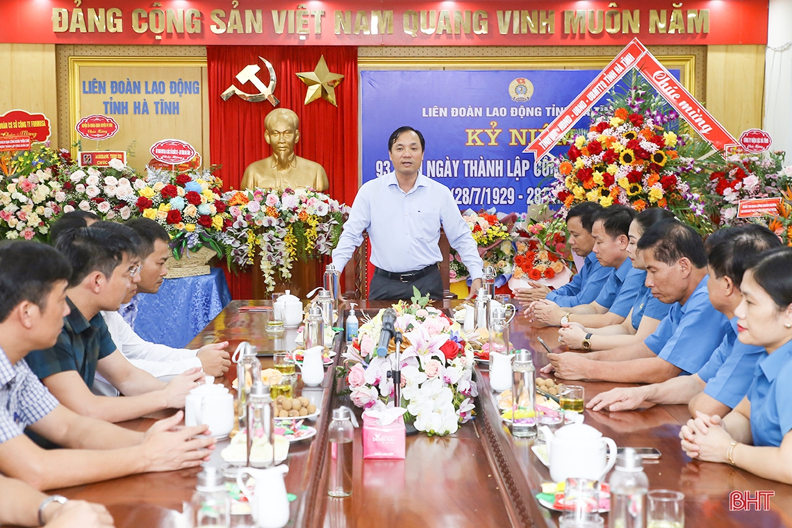 Tiếp tục khơi dậy phong trào thi đua trong người lao động, tổ chức công đoàn