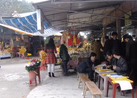 Viết sớ, hàng mã là hai dịch vụ ăn theo phát triển cực nhanh
