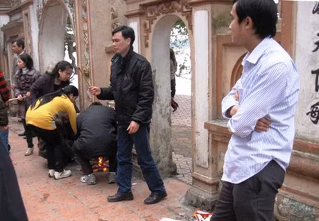 Ở đâu cũng có thể... châm hương