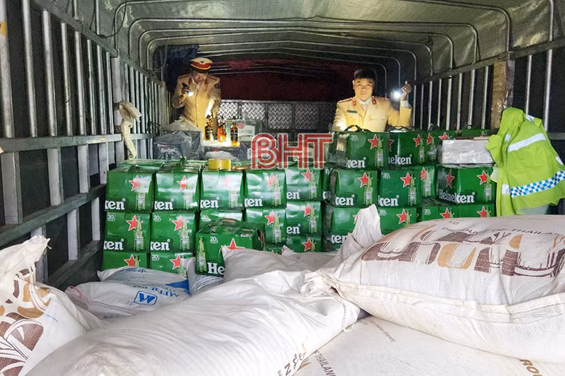 Phát hiện lượng lớn bia Heineken, rượu ngoại không rõ nguồn gốc