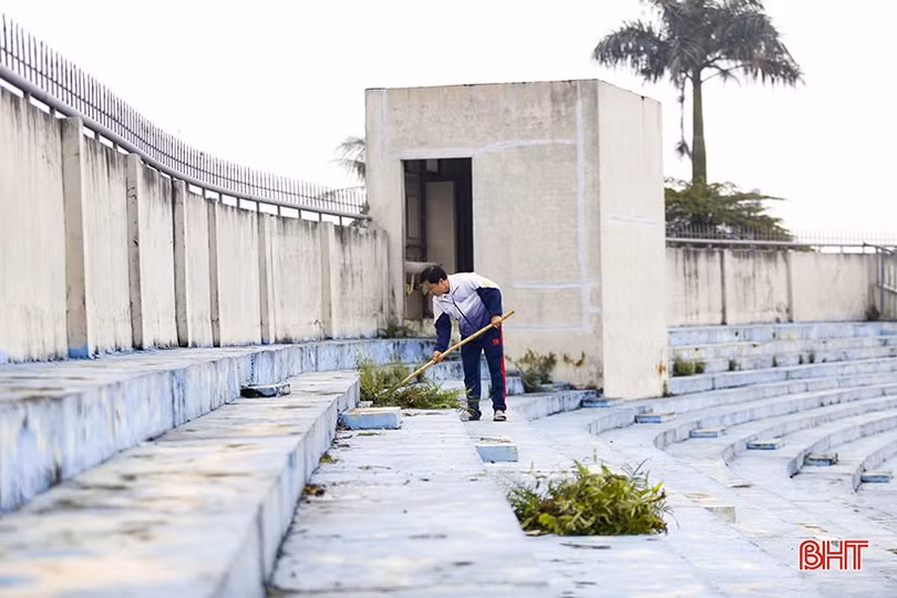 Lắp thêm gần 11.000 ghế ngồi tại sân vận động Hà Tĩnh