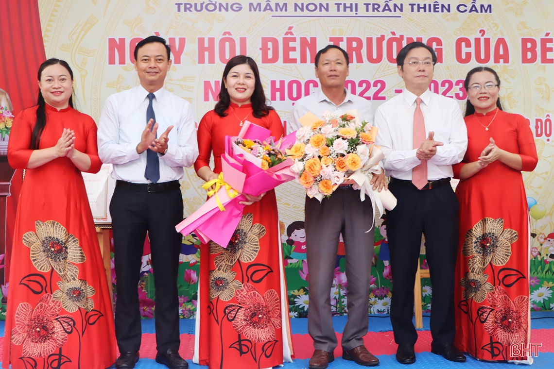 Lãnh đạo Hà Tĩnh chung vui lễ khai giảng năm học mới 2022 - 2023