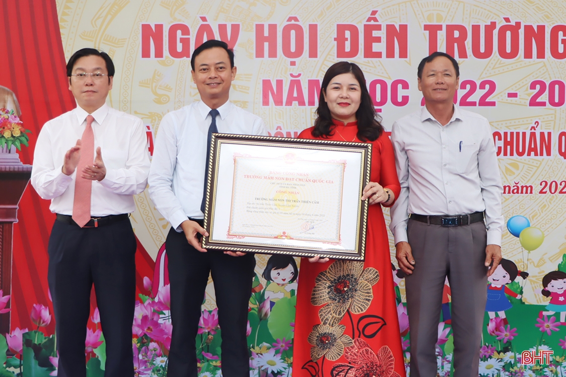 Lãnh đạo Hà Tĩnh chung vui lễ khai giảng năm học mới 2022 - 2023