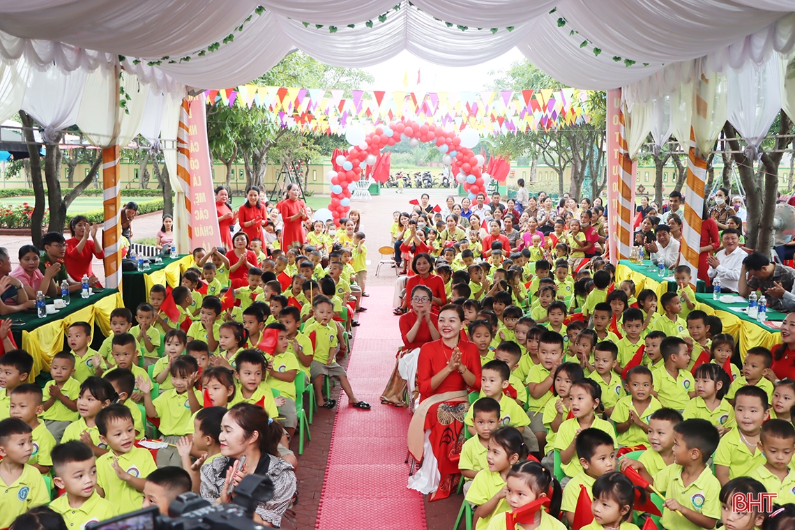 Lãnh đạo Hà Tĩnh chung vui lễ khai giảng năm học mới 2022 - 2023