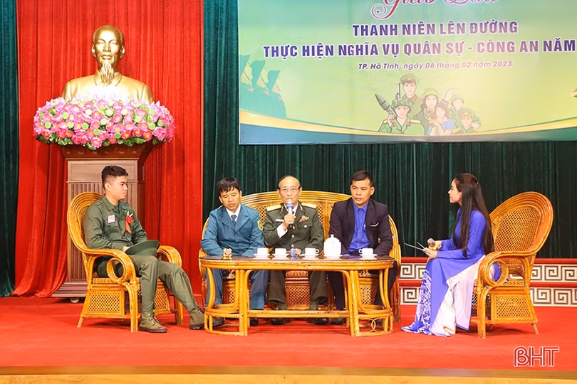 Gặp mặt, giao lưu với 69 tân binh TP Hà Tĩnh trước ngày nhập ngũ