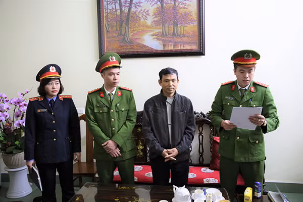 Bắt giám đốc, phó giám đốc và một số cán bộ Trung tâm Đăng kiểm xe cơ giới Nghệ An