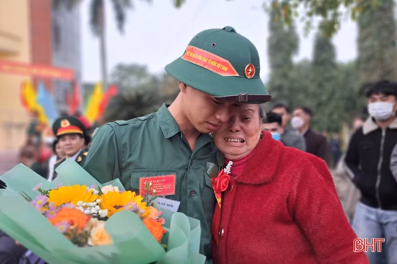 Sáng nay, 1.445 thanh niên Hà Tĩnh lên đường tòng quân