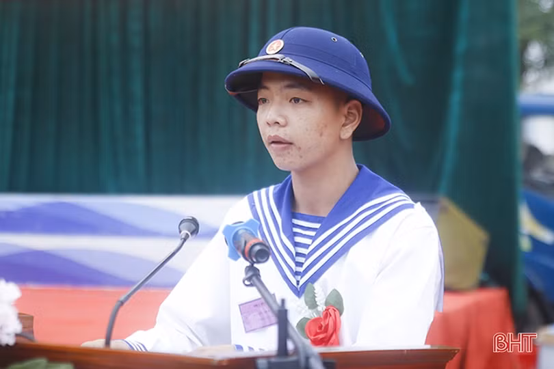Tân binh Hà Tĩnh lên đường làm nghĩa vụ với Tổ quốc