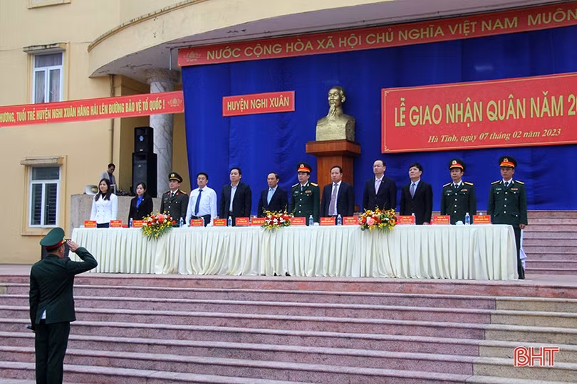 Tân binh Hà Tĩnh lên đường làm nghĩa vụ với Tổ quốc