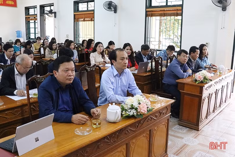 Đoàn ĐBQH tỉnh giám sát chuyên đề về đổi mới chương trình, SGK tại Trường THCS Lê Văn Thiêm
