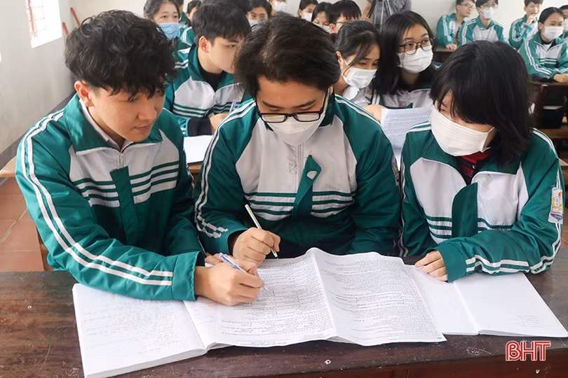 Các trường học Hà Tĩnh tăng cường kiến thức, rèn luyện kỹ năng cho học sinh lớp 12