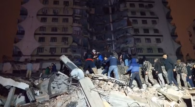 Trận động đất khiến gần 530 người chết ở Thổ Nhĩ Kỳ, Syria