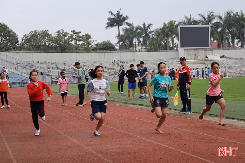 Hơn 400 VĐV tranh tài Đại hội Điền kinh - Thể thao học sinh phổ thông TP Hà Tĩnh