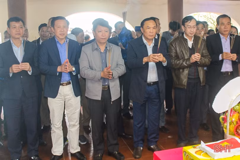 Lễ hội thượng nguyên đền Linh Nha