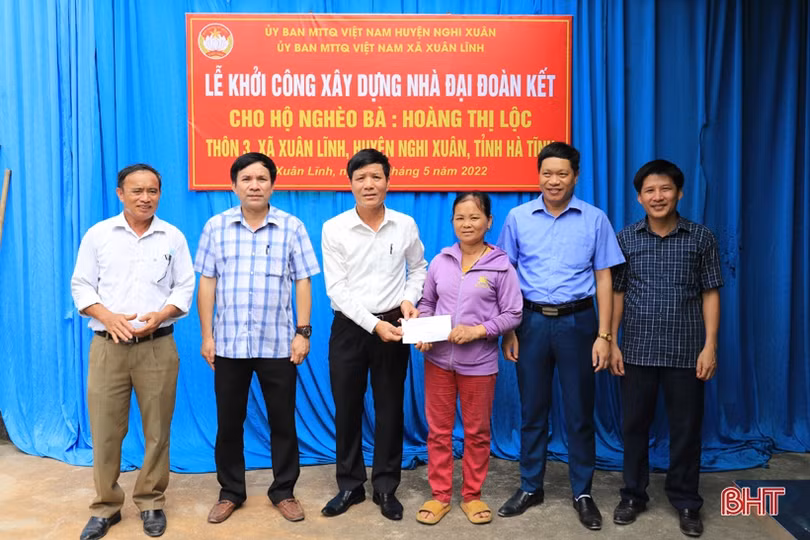 Khởi công xây dựng và bàn giao nhà ở cho hộ nghèo ở Nghi Xuân, Can Lộc