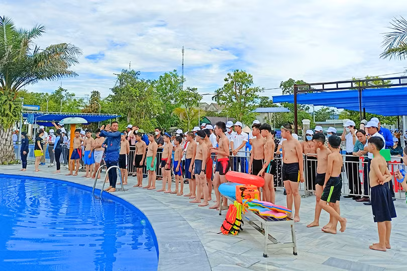 Hương Sơn kêu gọi các tổ chức, cá nhân tạo mọi điều kiện để trẻ em được học bơi