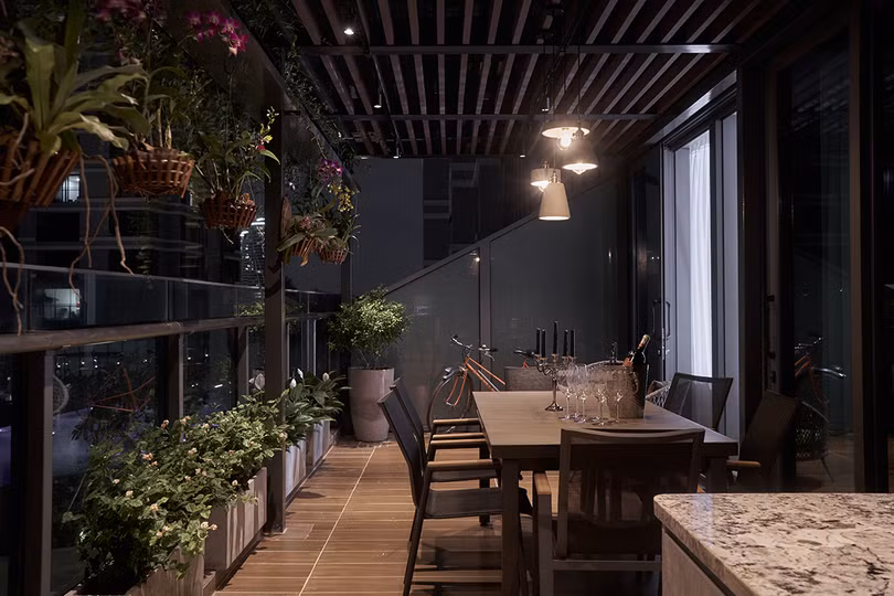 Căn hộ có gần nửa diện tích là ban công