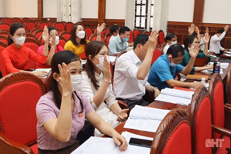 Bà Hà Thị Việt Ánh được bầu giữ chức Chủ tịch HĐND huyện Cẩm Xuyên
