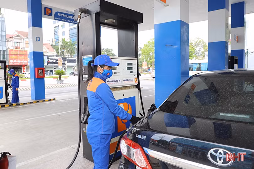Giá xăng dầu 3 lần tăng: người dân, doanh nghiệp lại đối mặt với áp lực chi phí nhiên liệu