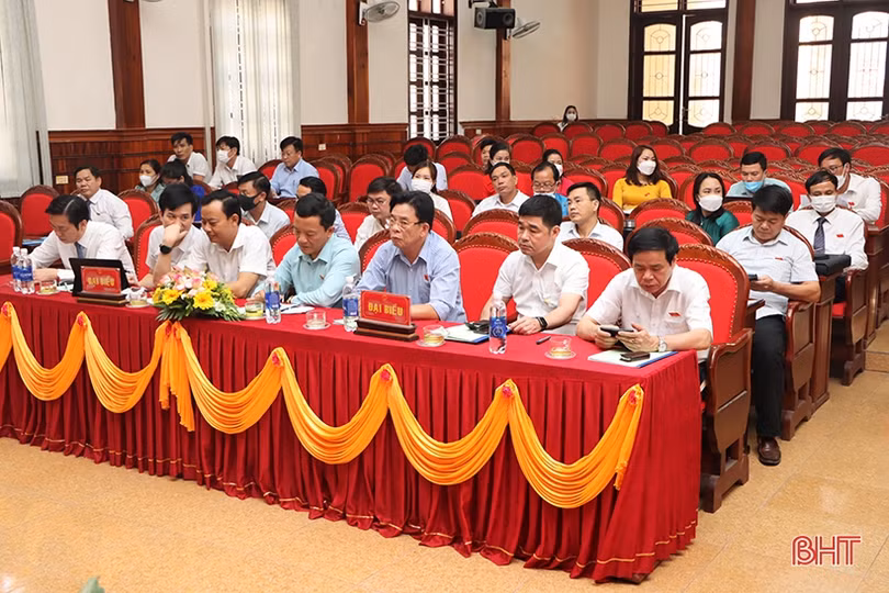 Bà Hà Thị Việt Ánh được bầu giữ chức Chủ tịch HĐND huyện Cẩm Xuyên