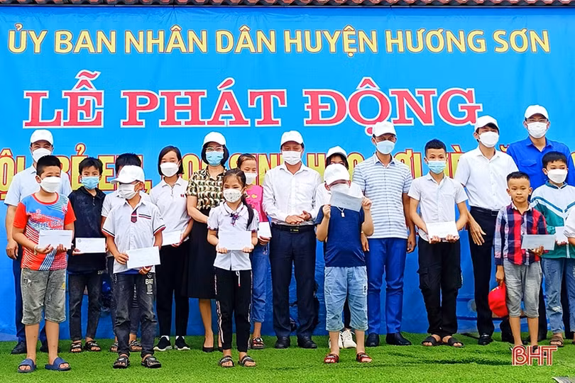 Hương Sơn kêu gọi các tổ chức, cá nhân tạo mọi điều kiện để trẻ em được học bơi