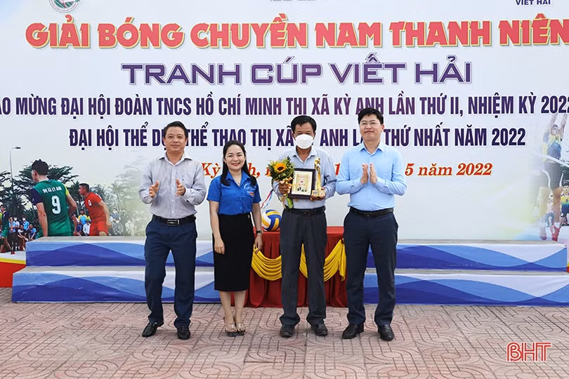 Khởi tranh Giải Bóng chuyền nam thanh niên TX Kỳ Anh - Cúp Viết Hải