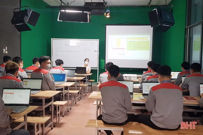 Tổ chức GIZ và chuyên gia đánh giá cao việc đào tạo nghề cắt gọt kim loại tiêu chuẩn Đức