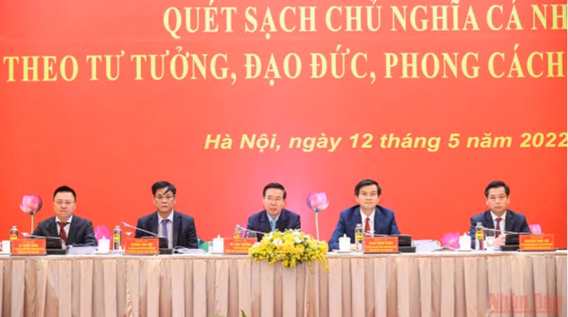 Nâng cao đạo đức cách mạng, quét sạch chủ nghĩa cá nhân theo tư tưởng, đạo đức, phong cách Hồ Chí Minh