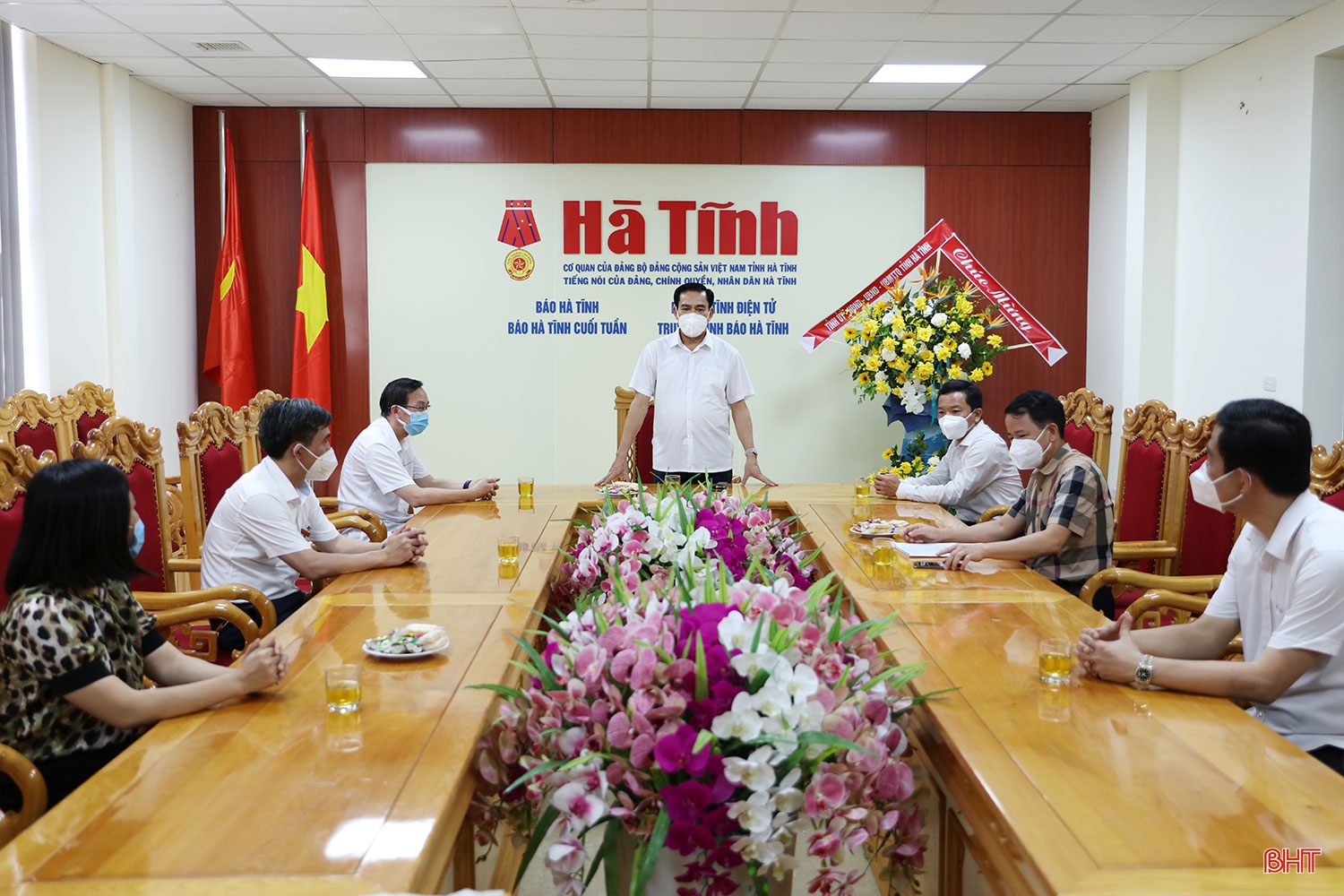 Chủ tịch UBND tỉnh chúc mừng Báo Hà Tĩnh nhân ngày Báo chí cách mạng Việt Nam