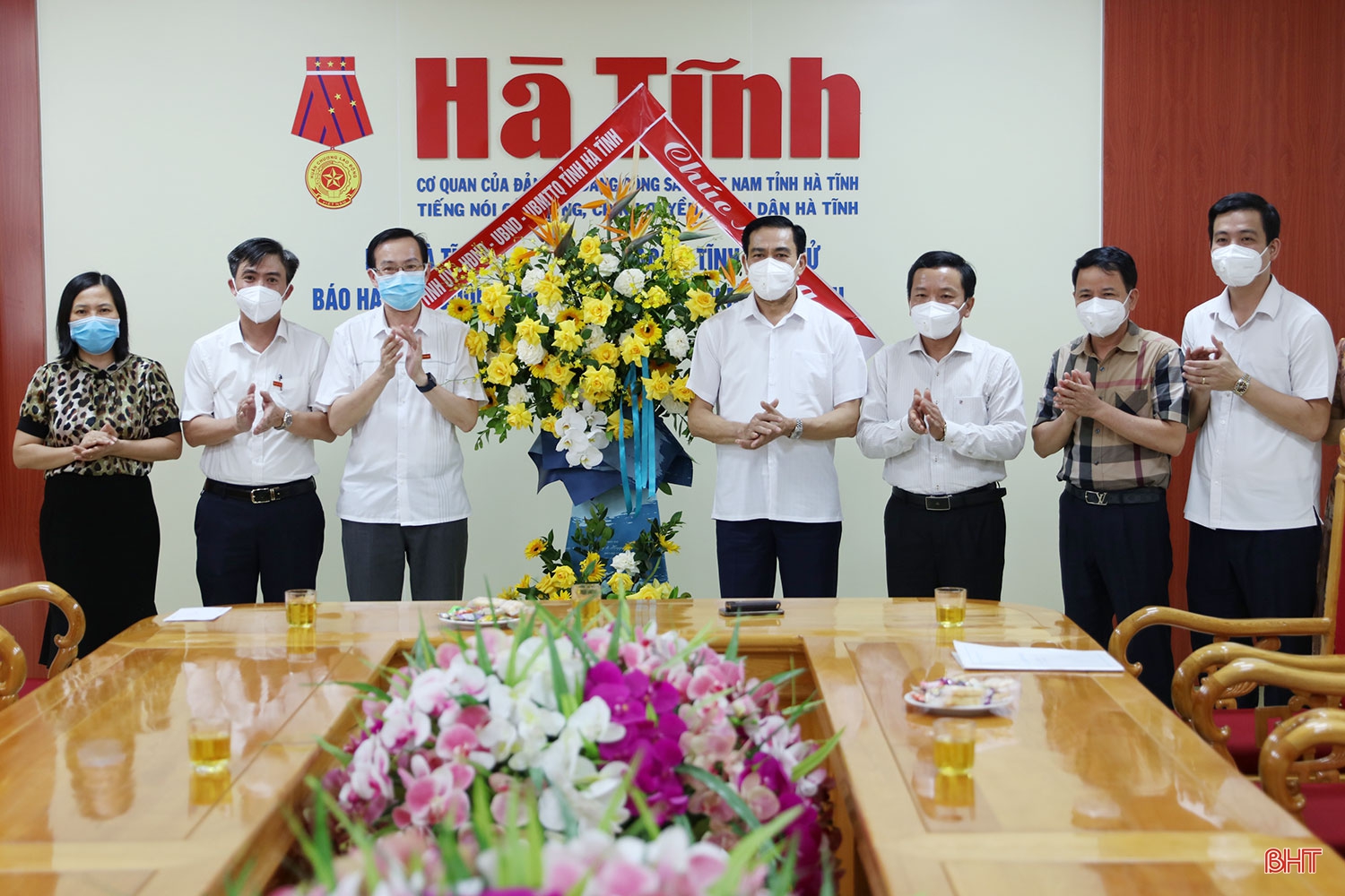 Chủ tịch UBND tỉnh chúc mừng Báo Hà Tĩnh nhân ngày Báo chí cách mạng Việt Nam