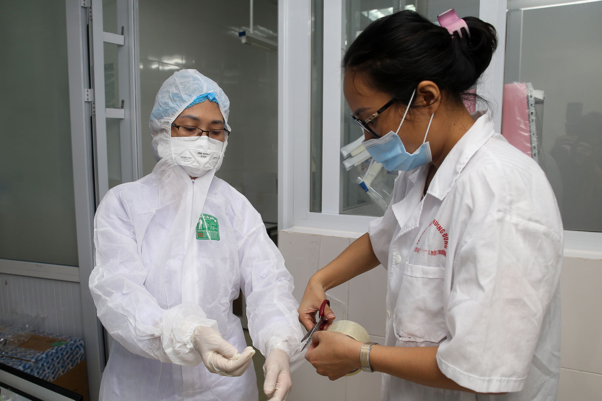Những “pháo đài” chống dịch Covid-19 ở Hà Tĩnh (bài 1): “Tấm khiên trắng” ngăn dịch trong cộng đồng