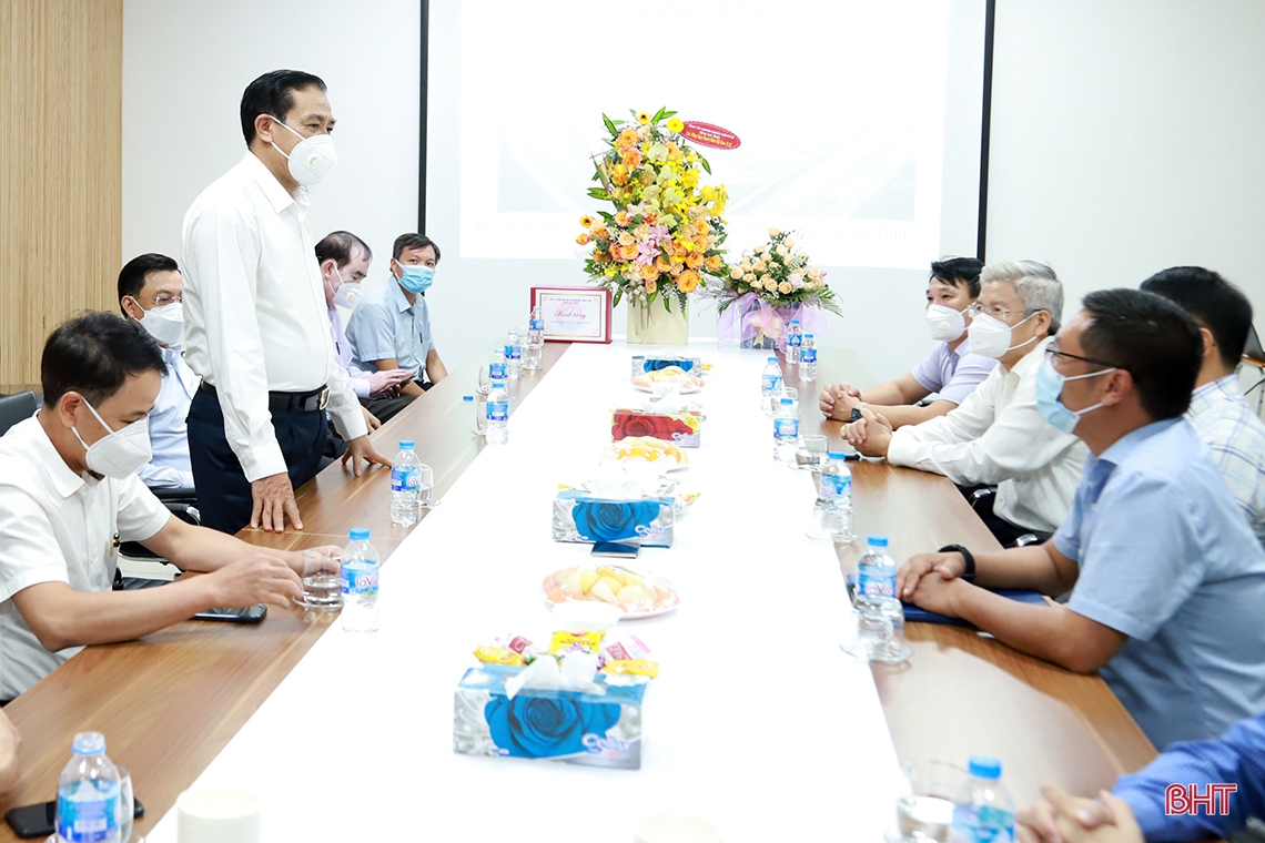 Chủ tịch UBND tỉnh chúc mừng các doanh nghiệp nhân ngày Doanh nhân Việt Nam