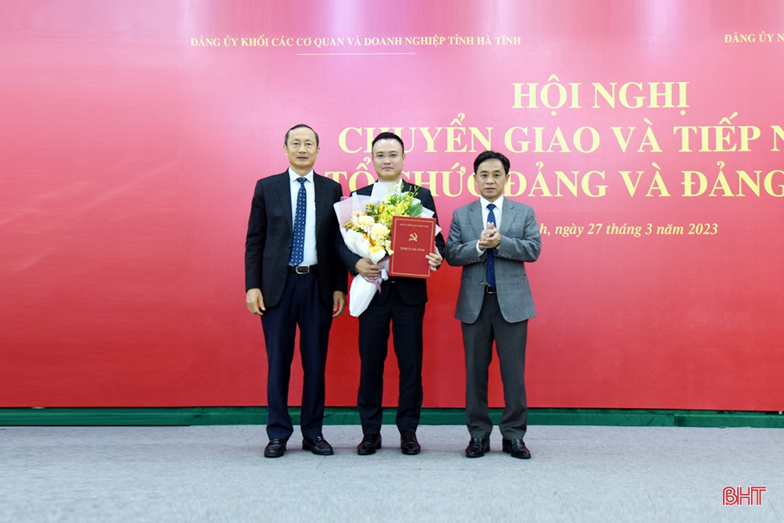 Công bố quyết định chuyển giao Đảng bộ VietinBank Chi nhánh Hà Tĩnh